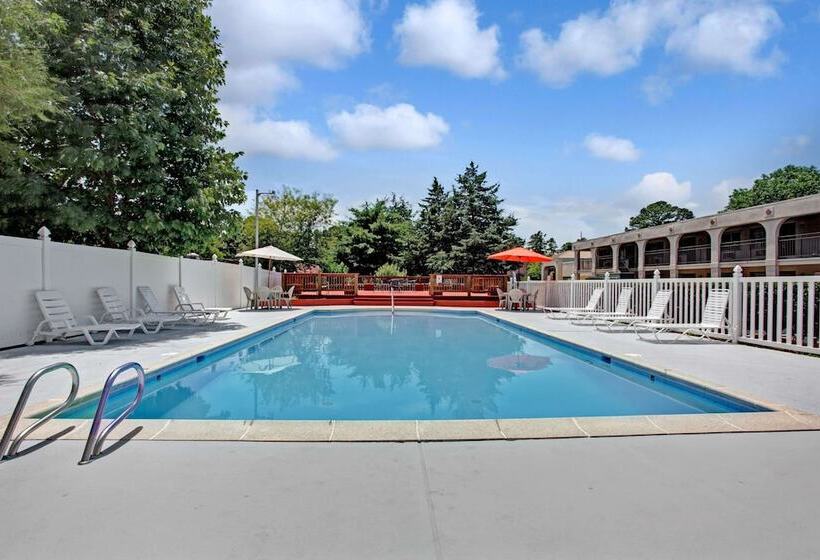 هتل Super 8 By Wyndham Williamsburg/historic Area