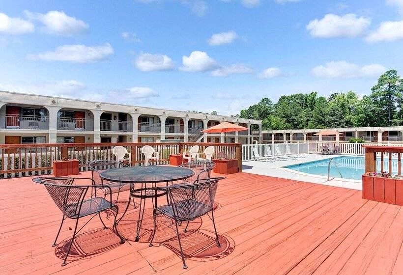 هتل Super 8 By Wyndham Williamsburg/historic Area