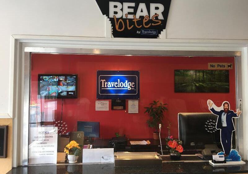 فندق Travelodge By Wyndham Bay Shore Long Island