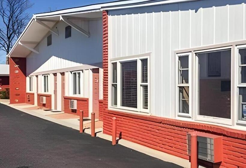 فندق Travelodge By Wyndham Bay Shore Long Island