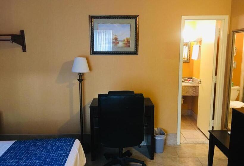 فندق Travelodge By Wyndham Bay Shore Long Island