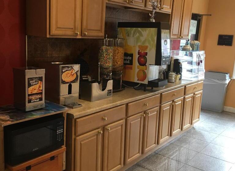 فندق Travelodge By Wyndham Bay Shore Long Island