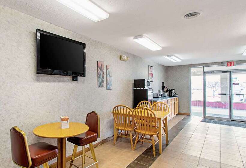 فندق على الطريق Econo Lodge