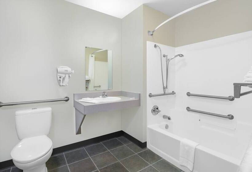 모텔 Northwoods Inn And Suites