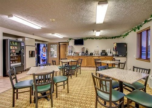 فندق على الطريق Rodeway Inn Central City