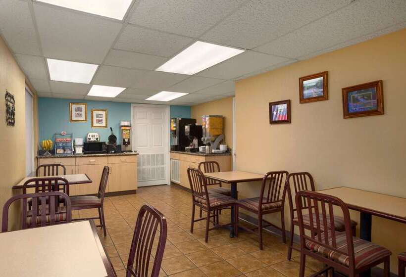 مُتل Super 8 By Wyndham Austin Downtown/capitol Area