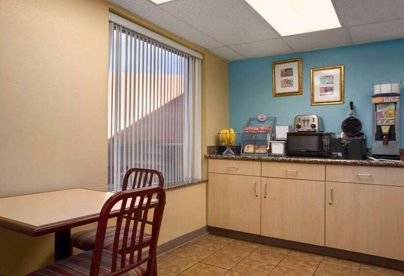 مُتل Super 8 By Wyndham Austin Downtown/capitol Area