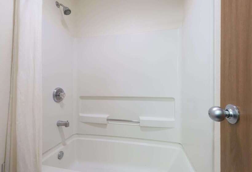 فندق على الطريق Super 8 By Wyndham Bernalillo