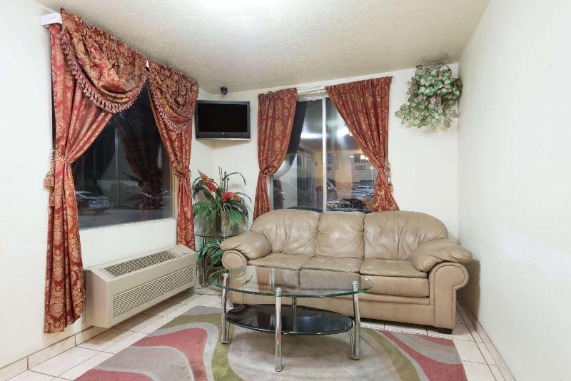 فندق على الطريق Super 8 By Wyndham Bernalillo