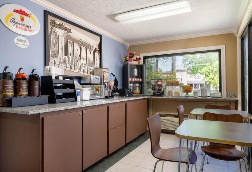 مُتل Super 8 By Wyndham Gadsden Al