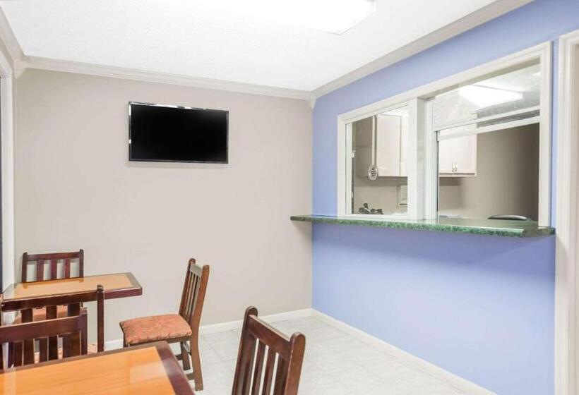 مُتل Super 8 By Wyndham Gadsden Al