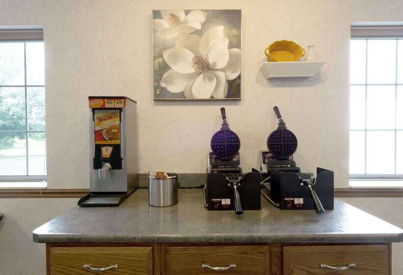 فندق على الطريق Super 8 By Wyndham Greenfield