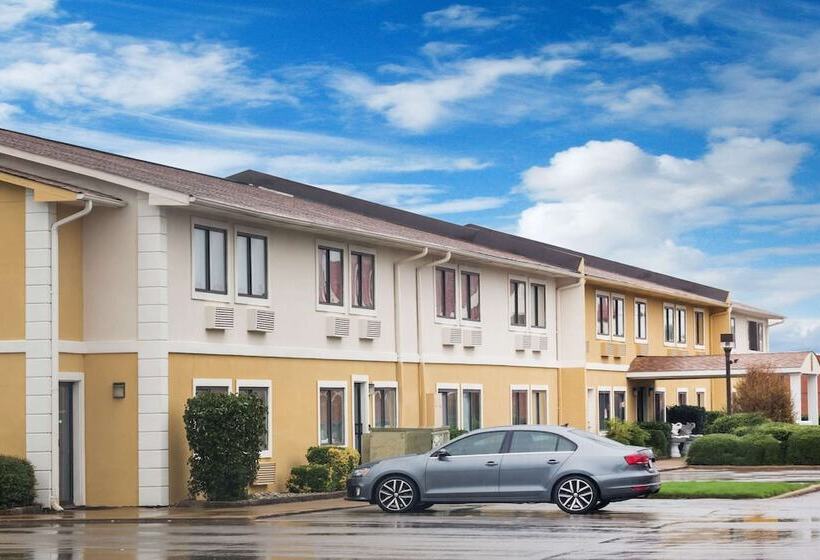 فندق على الطريق Super 8 By Wyndham Jonesboro