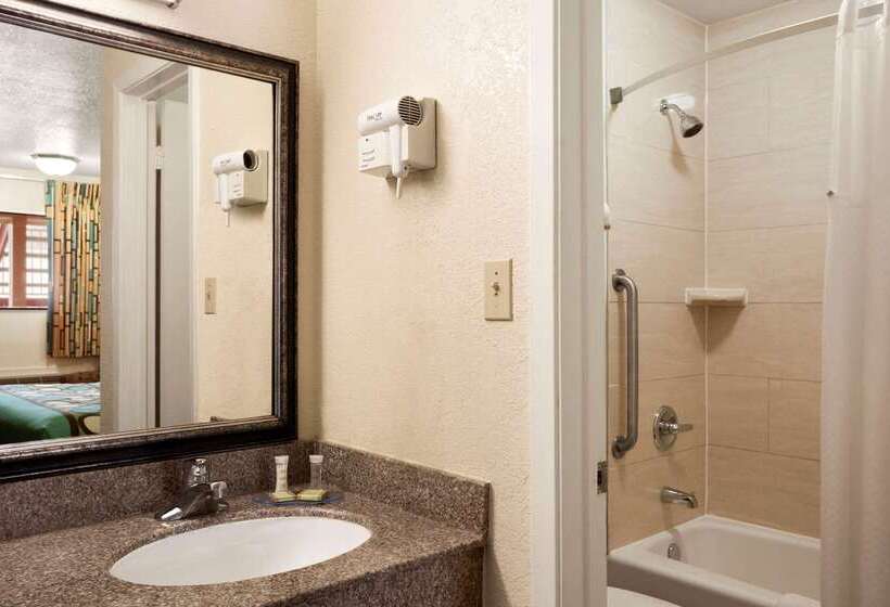 Мотель Super 8 By Wyndham Pleasanton