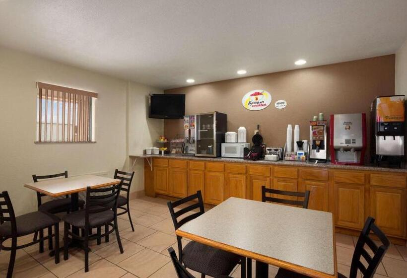 Мотель Super 8 By Wyndham Pleasanton