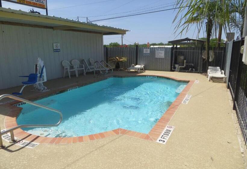 Мотель Super 8 By Wyndham Pleasanton