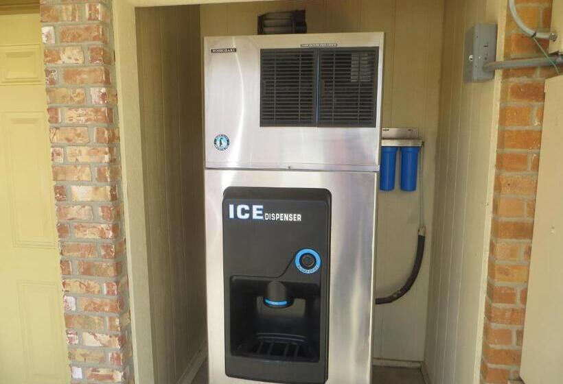 Мотель Super 8 By Wyndham Pleasanton