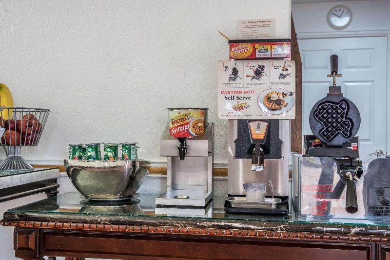 מוטל Super 8 By Wyndham San Marcos