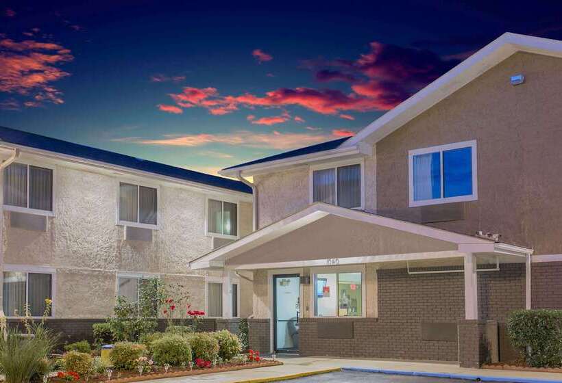 모텔 Super 8 By Wyndham South Boston Va