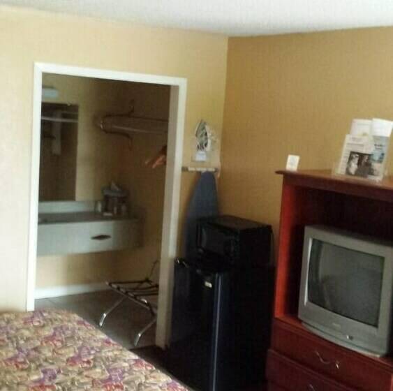 Sunbelt Lodge Motel