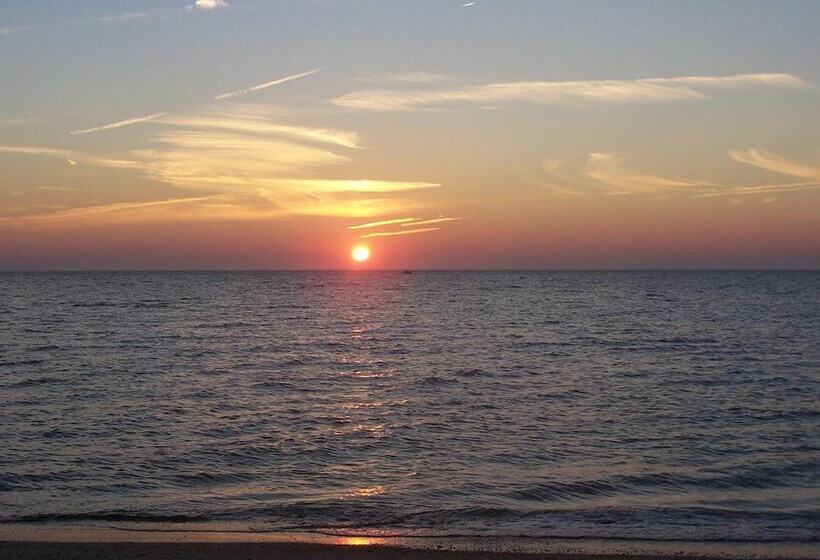 Sunset Beach Resort