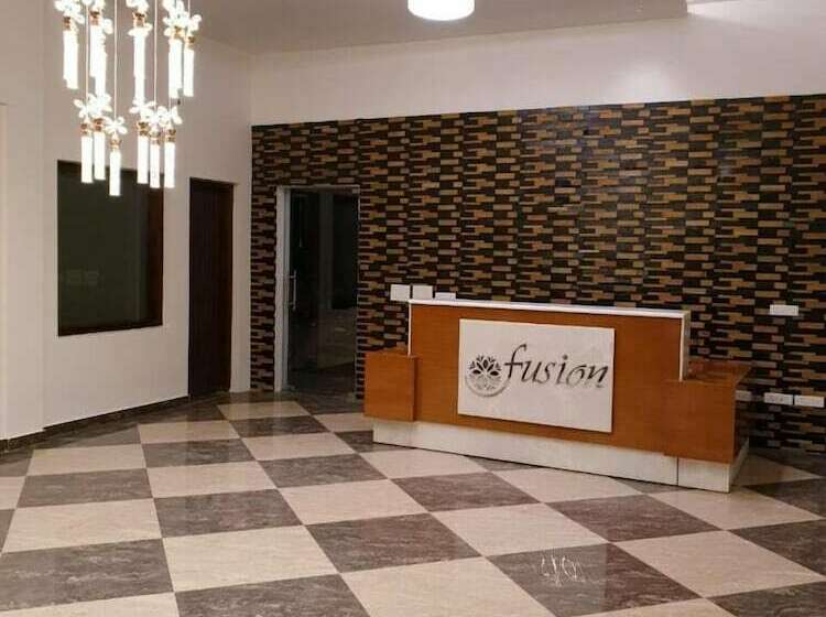 בית מלון כפרי Fusion Lansdowne