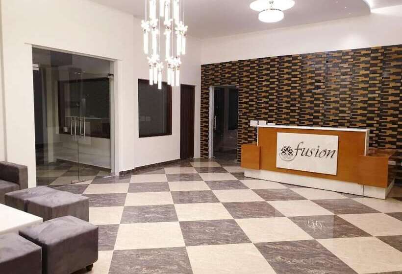 בית מלון כפרי Fusion Lansdowne
