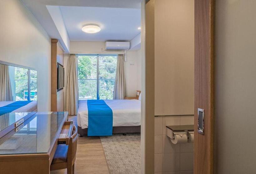 فندق Kariyushi Lch. Resort