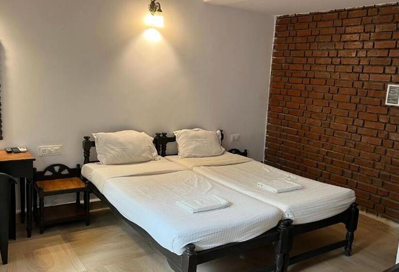 بنسيون La Petite Guest House