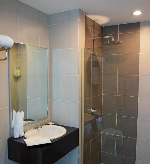 هتل Avi Pangkor Beach Resort