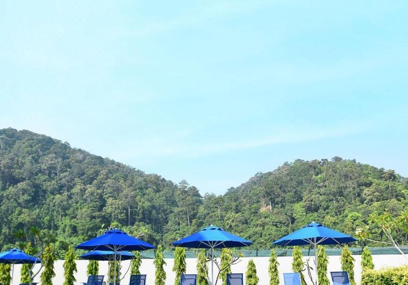 هتل Avi Pangkor Beach Resort