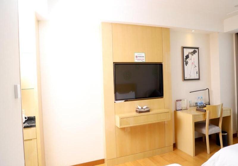 Отель Greentree Inn Zhumadian High Speed Rail Station Square Store