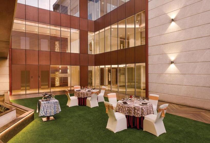 ホテル Ramada By Wyndham Aligarh Gt Road