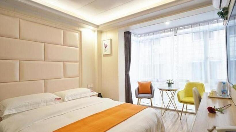 هتل Shell Shanghai Baoshan District  Songbin Road Subway Station