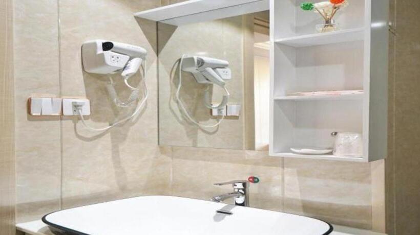 هتل Shell Shanghai Baoshan District  Songbin Road Subway Station