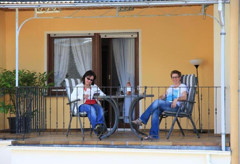 ホテル Ferienweingut Serwaziwein