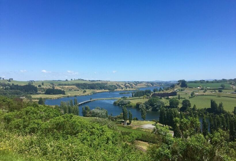 فندق Lake Karapiro Lodge
