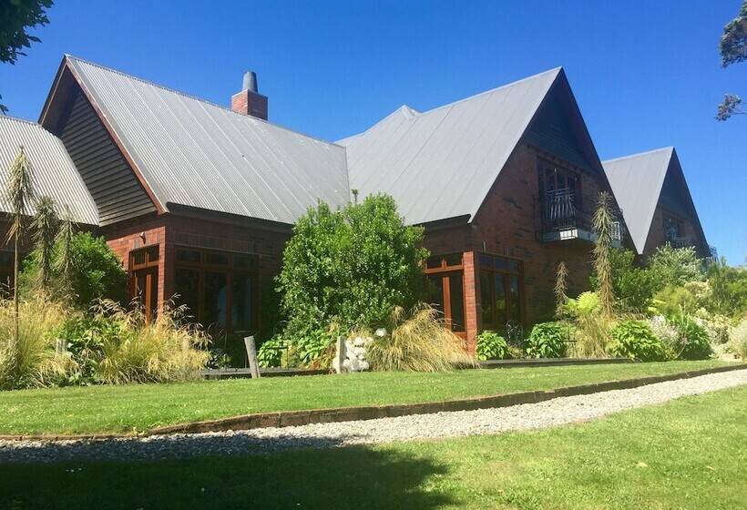 فندق Lake Karapiro Lodge