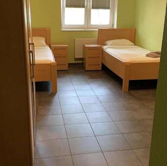 פנסיון Motel Am Outletcenter