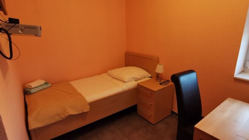 פנסיון Motel Am Outletcenter