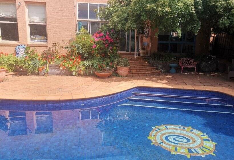 פנסיון Stylish Comfortable Central Artists Home