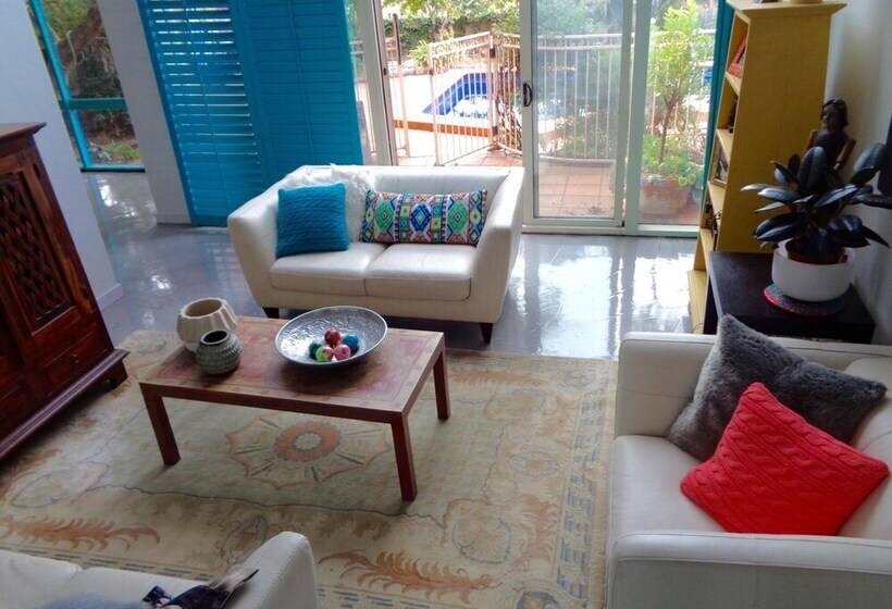 פנסיון Stylish Comfortable Central Artists Home