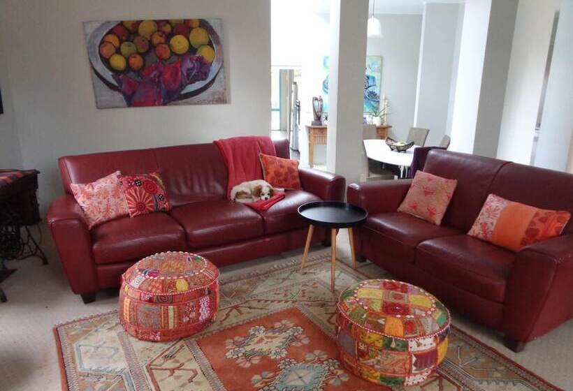 פנסיון Stylish Comfortable Central Artists Home