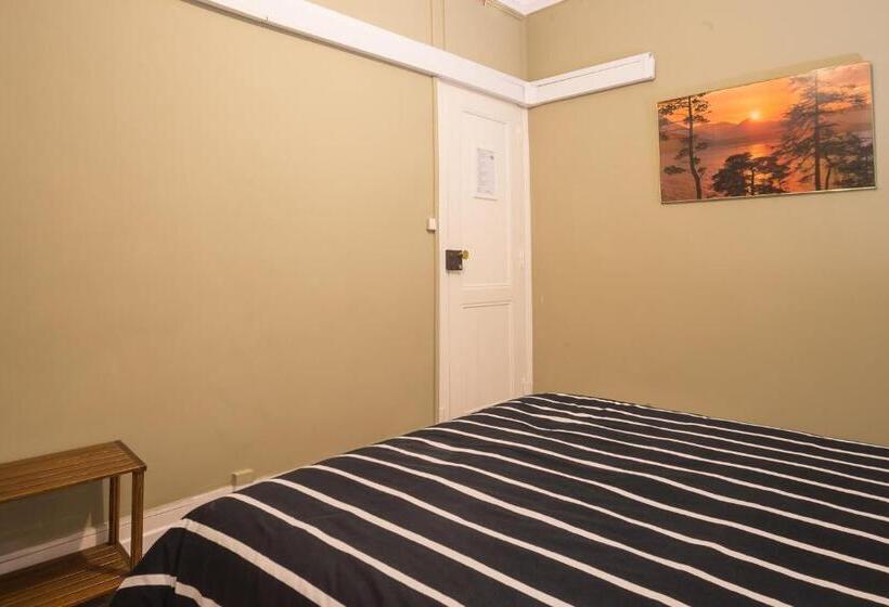 Hostel Seven Hills