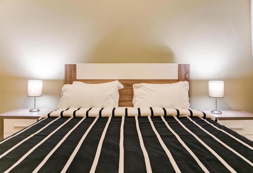 Hostel Seven Hills