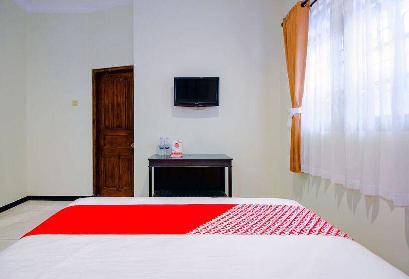 پانسیون Griya Joglo Homestay By Oyo Rooms