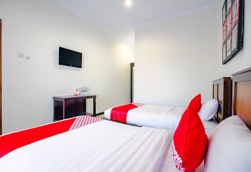 پانسیون Griya Joglo Homestay By Oyo Rooms