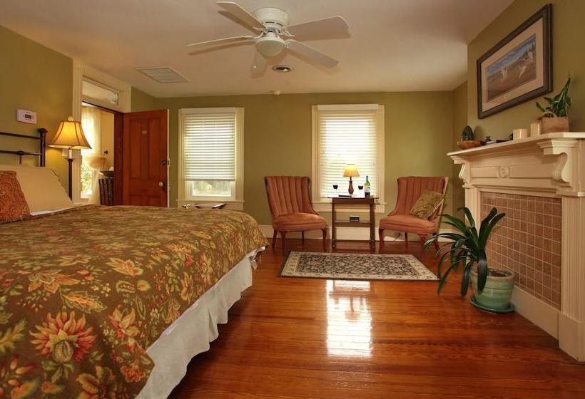 住宿加早餐  The Inn At Tabbs Creek