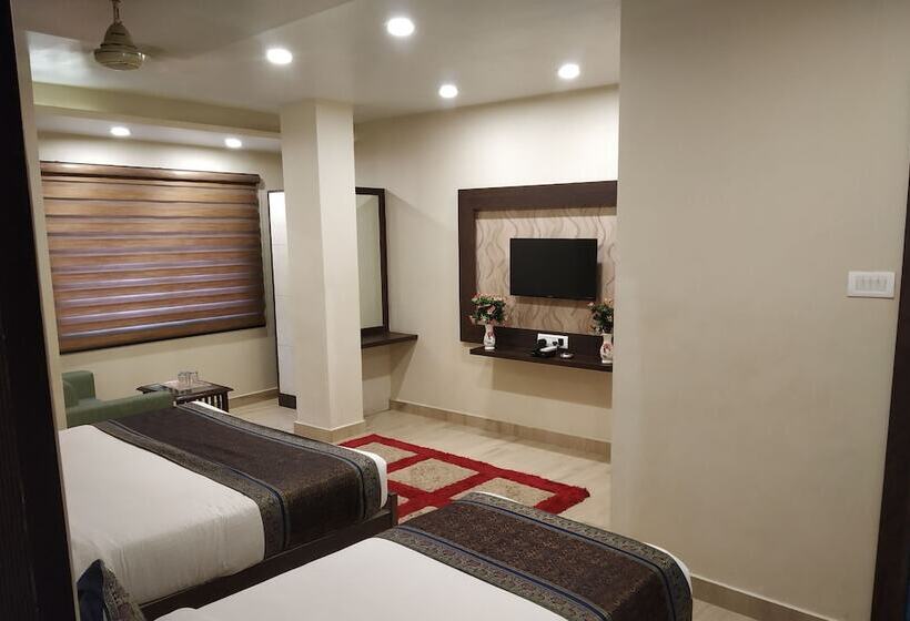 هتل Aadesh Palace