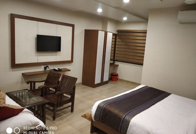 هتل Aadesh Palace